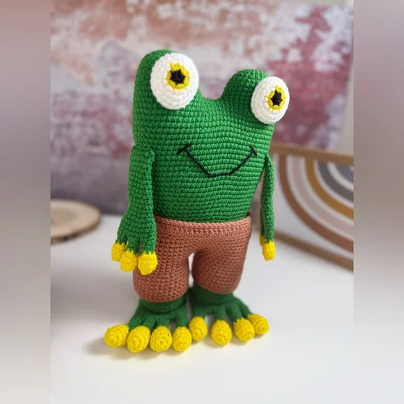Handcrafted Leo The Green Frog Crochet Amigurumi - Picture 5 of 11
